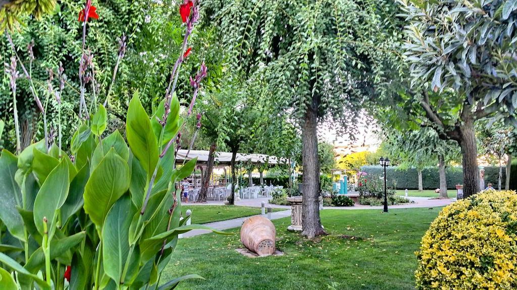Jardins Del Segria Hotel Lleida Exterior foto